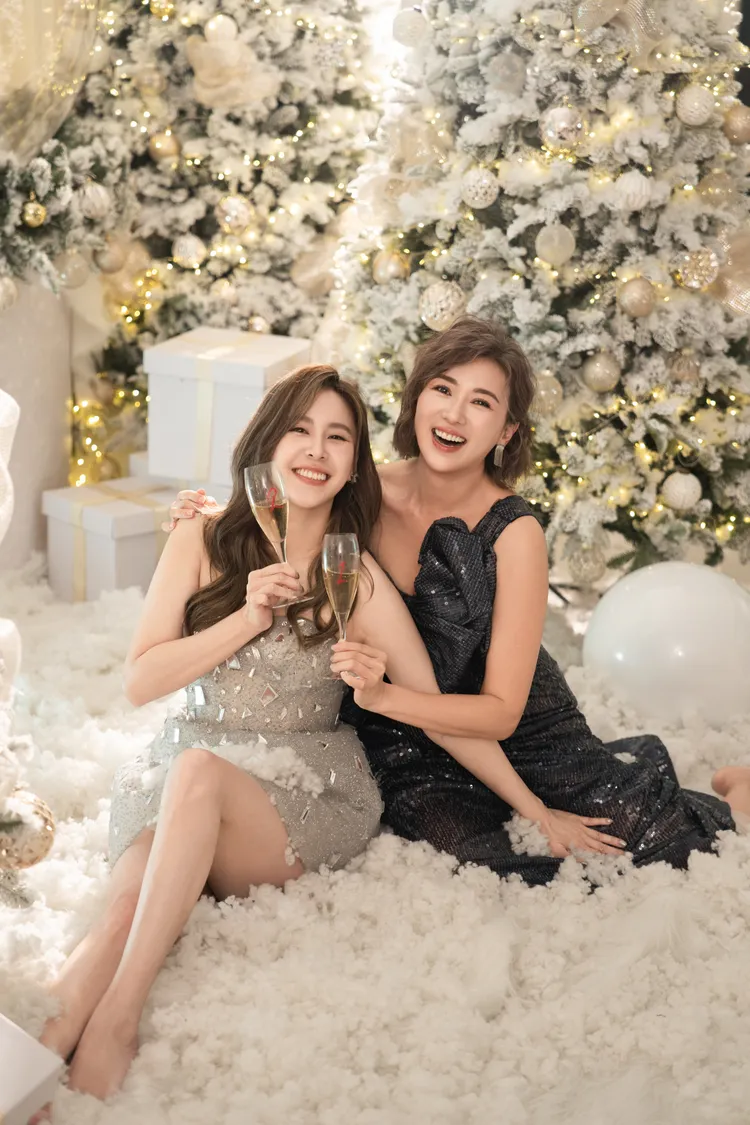 黃小柔和連靜雯看似不同領域卻有好交情。優墨攝影提供