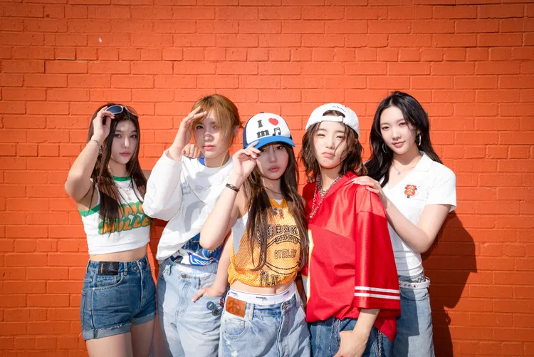 YOUNG POSSE由Jiana、Doeun、Jieun、Sunhye、Yeonjung五位甜心女孩組成（左到右）。歐妮娛樂、DSP、BEATS ENT提供