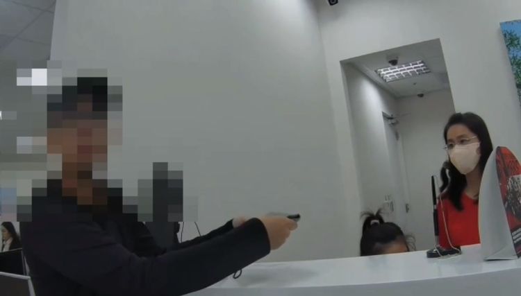 台中男領10萬遭7警阻詐4小時怒申訴　警還原現場：好心被雷親