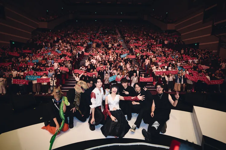 脆樂團日前舉辦《相遇就是說了100次我愛你》演唱會，與3000名粉絲同慶成立15周年。好多音樂提供
