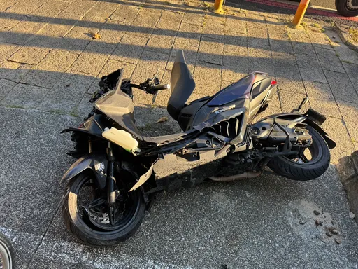 恆春機車騎士不明原因失控衝人行道！安全帽噴飛　自摔傷重不治