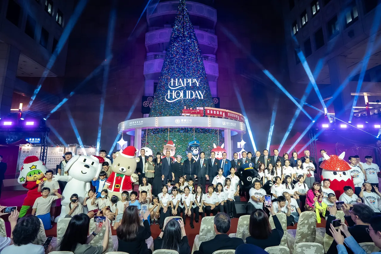 微風台北車站11/6舉行聖誕點燈儀式。業者提供