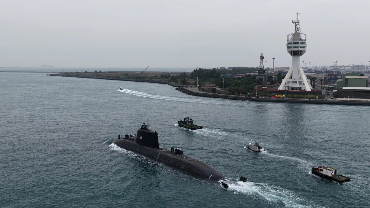 「海鲲军舰」海试计划，27日实施第四次海上浮航测试。台船提供