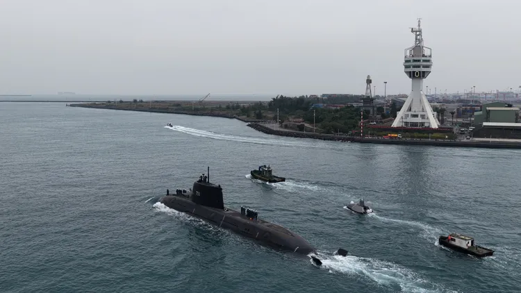 「海鯤軍艦」海試計畫，27日實施第四次海上浮航測試。台船提供