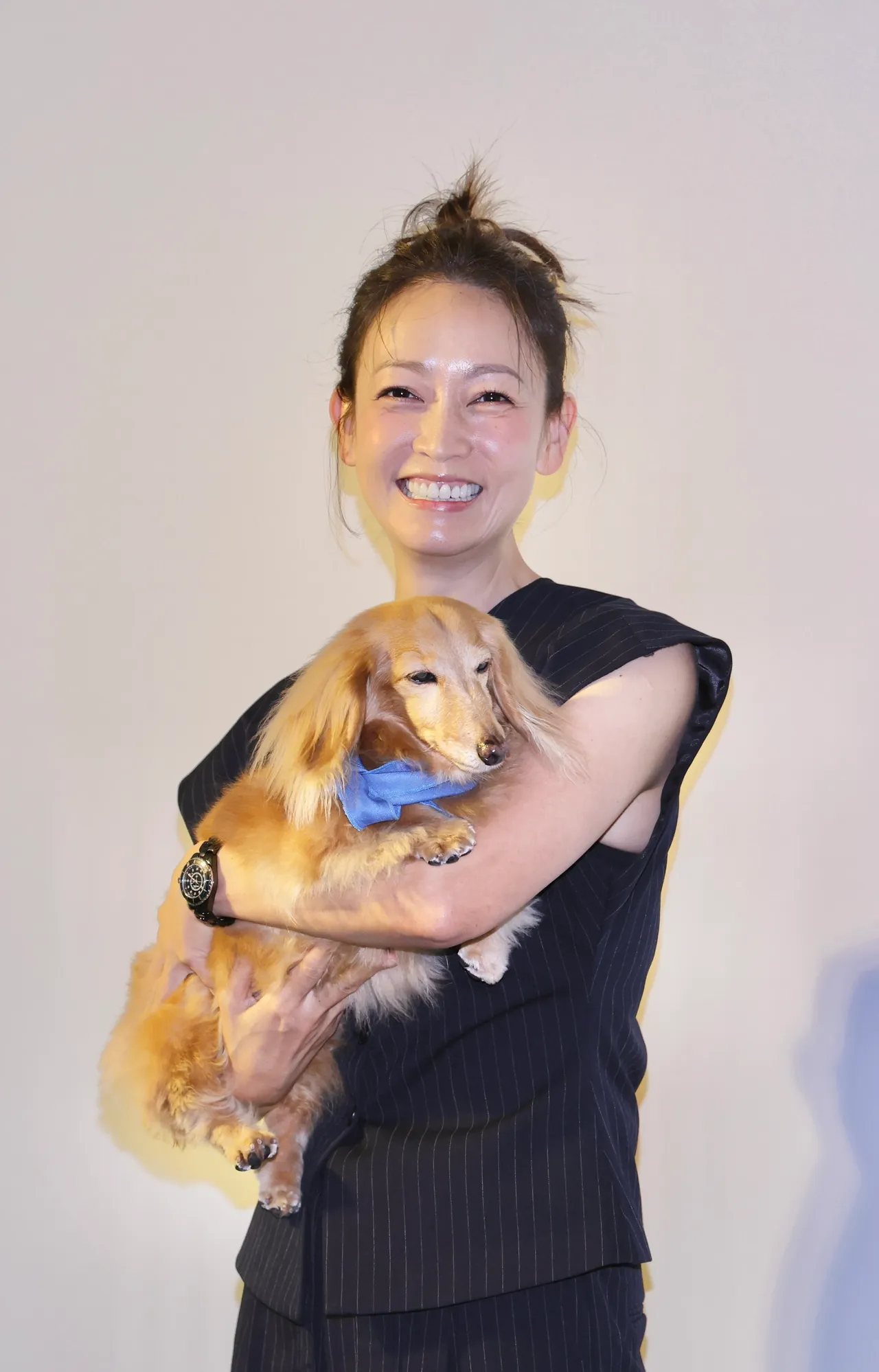 潘慧如今出席寵物保健品發表會，與臘腸狗互動。莊宗達攝