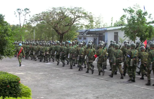 士官用抖音害全单位「没夭八」　同袍围殴「8打1」刑责出炉