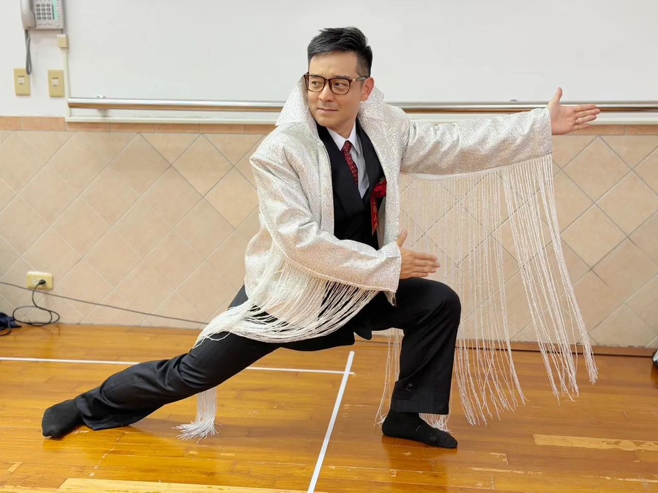 岑永康在《一村喜事：康乐队来了》饰演村长。金星文创提供