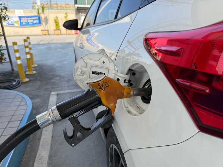 加油族不用急！下週油價維持不變　汽油連3週不調整