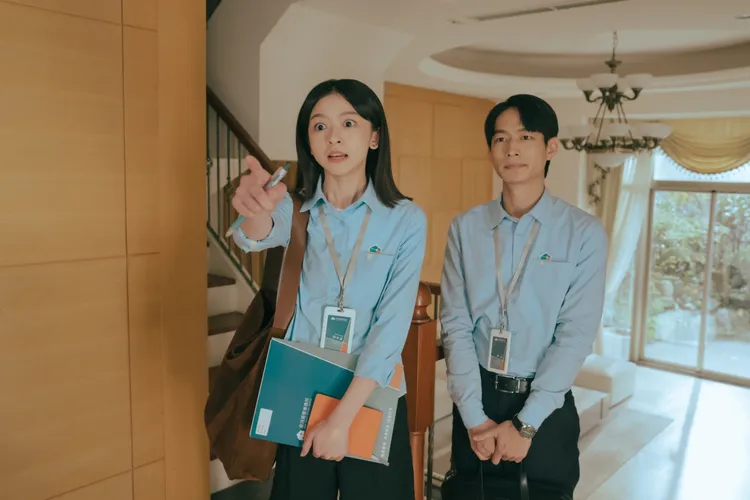 陳姸霏(左)和黃河(右)在《人生只租不賣》首度合作，擦出不少逗趣火花。公視台語台提供