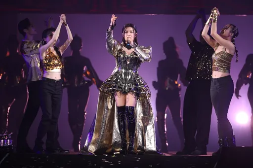 丁当唱到一半好消息不藏了　宣布明年4月高雄办喜事