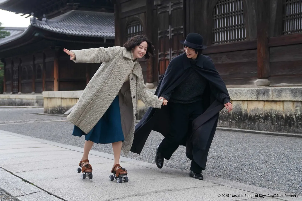 廣瀨鈴（左）片中愛上木戶大聖飾演的天才詩人。可樂電影提供