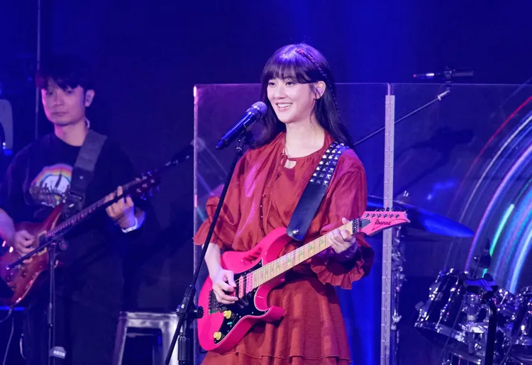 林逸欣昨晚举办生日音乐会，与粉丝美声庆祝。欣宇宙音乐提供