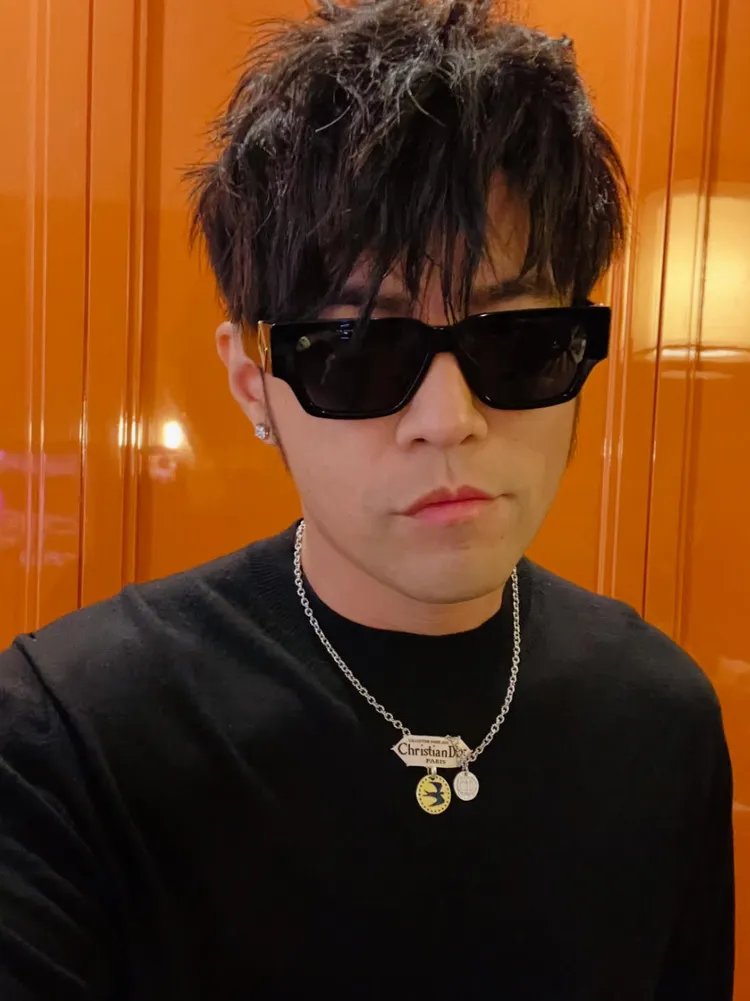 周杰倫分享最新帥氣容貌。翻攝周杰倫IG