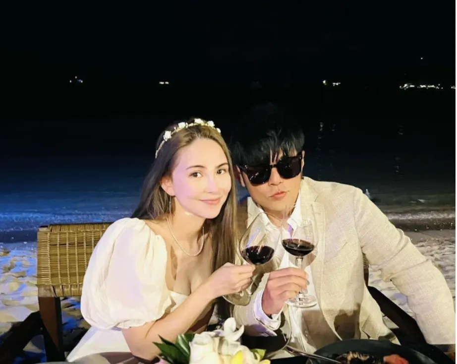 周杰伦与昆凌感情甜蜜蜜。翻摄周杰伦IG