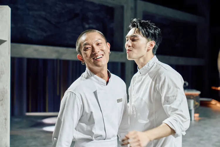 黄伟晋与厨师相处亦师亦友。三立提供