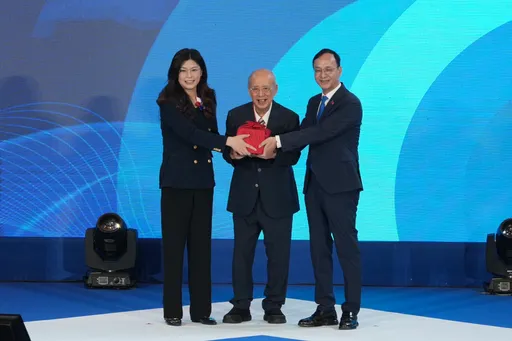 郑丽文全代会宣誓就职党主席　「郑上朱下」新局启动