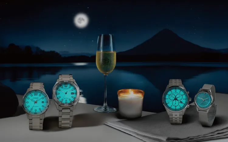 夜光錶盤的設計彷彿月光映照著熙熙攘攘的城市街頭。品牌提供