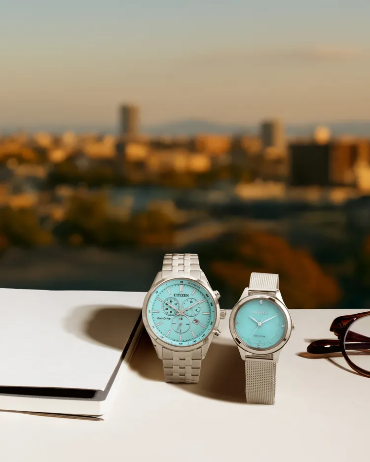 新作透過夜光湖水藍錶盤象徵唯美藍月光芒。品牌提供