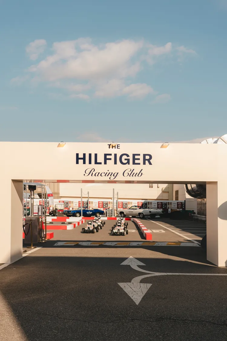 TOMMY HILFIGER在首爾COEX打造出「Hilfiger賽車俱樂部」。品牌提供