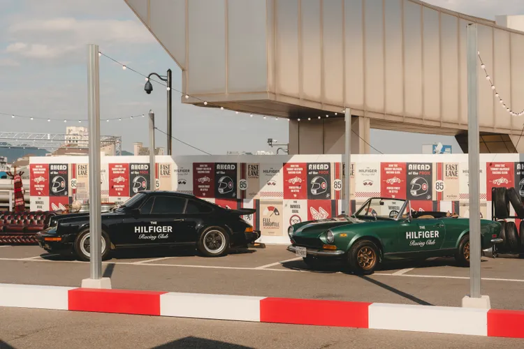 「Hilfiger賽車俱樂部」現場還打造出復古車展。品牌提供