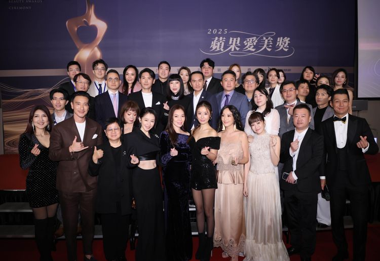 首屆「蘋果愛美獎」圓滿落幕 眾星齊聚大合照敲碗「明年見!」