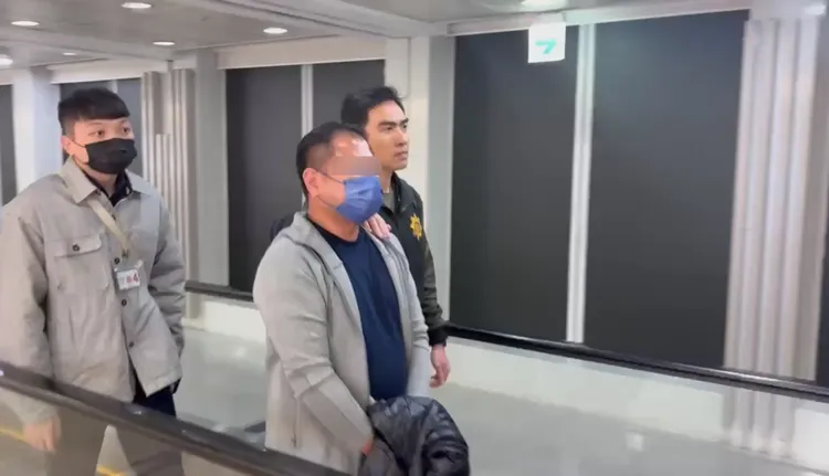 賴彥翰押解回台。翻攝畫面