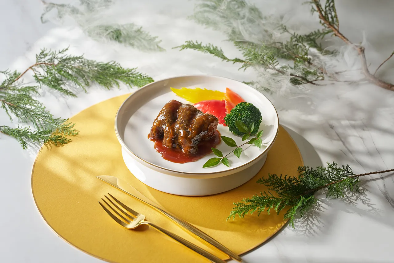 醍醐金牌脆乌参是江南春的招牌料理，将珍贵的乌参油炸，口感外脆内软。台北福华大饭店提供