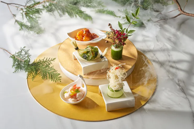 海鮮河饌嚐珍饈由河蝦仁、海蝦、龍蝦和藍斑鱈四種海鮮、河鮮組成。台北福華大飯店提供