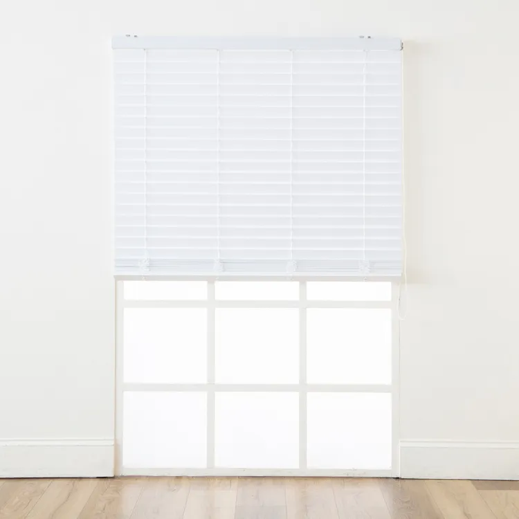 Sunline珠鏈式仿木百葉簾150X165，特力屋特價3190元。業者提供