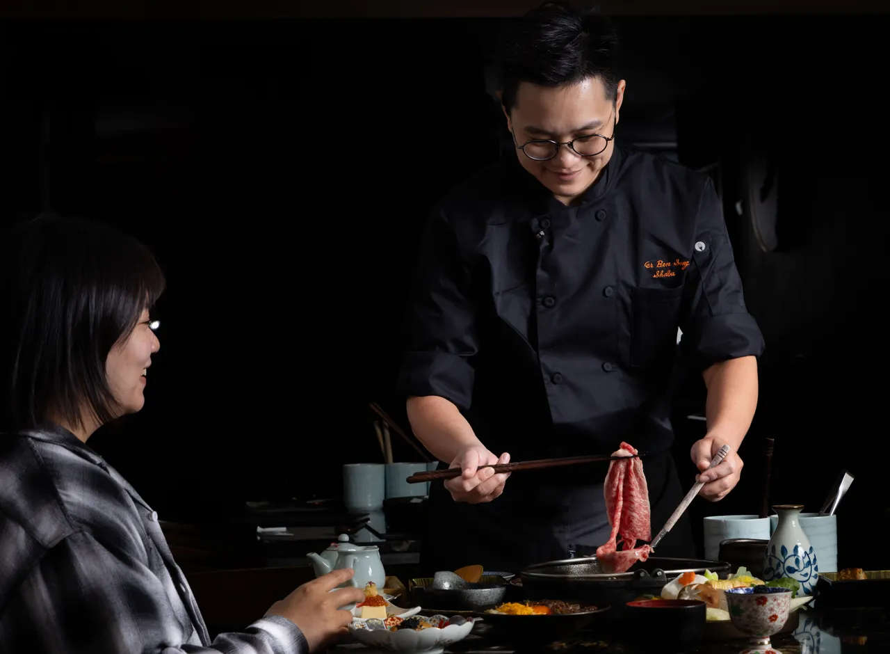 桥山专人桌边服务，提供尊荣宠爱的独享体验。业者提供