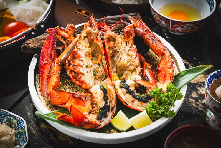 限定版「松露香焰龍蝦」肉質厚實，濃郁松露香氣超誘惑。業者提供