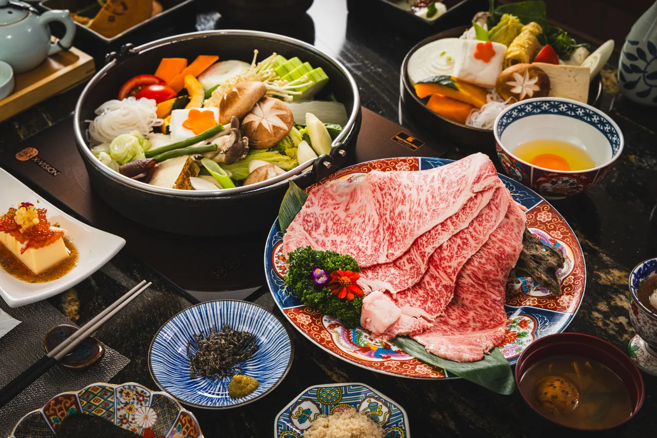 台北预约名店「桥山寿喜烧」顶级A5和牛、爆量云丹丼限期登场