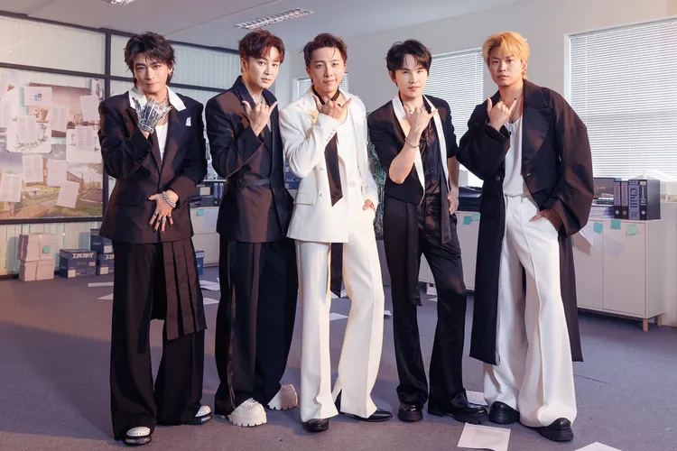 Energy的成员坤达、书伟因闪兵案遭起诉2年8月。翻摄Energy脸书