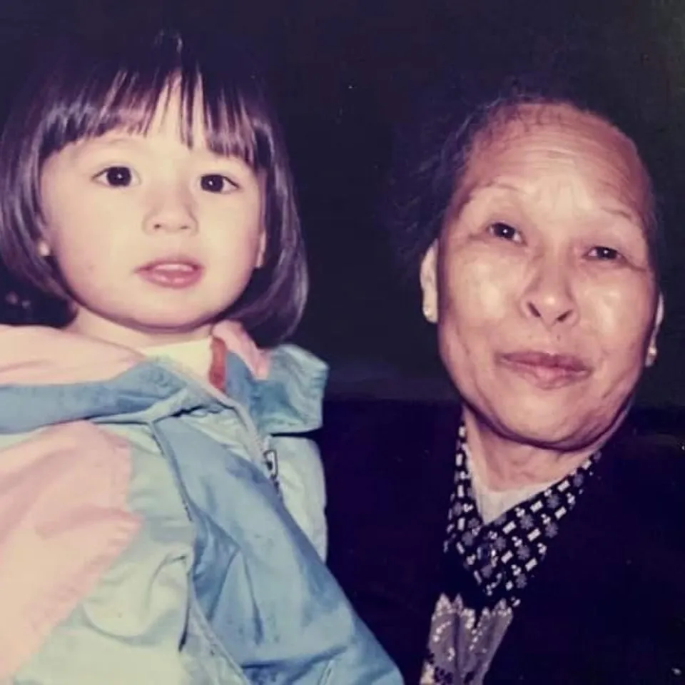 谢嘉怡从小与祖母关系紧密，看著祖母家被火烧毁，感到格外痛心。翻摄谢嘉怡Instagram