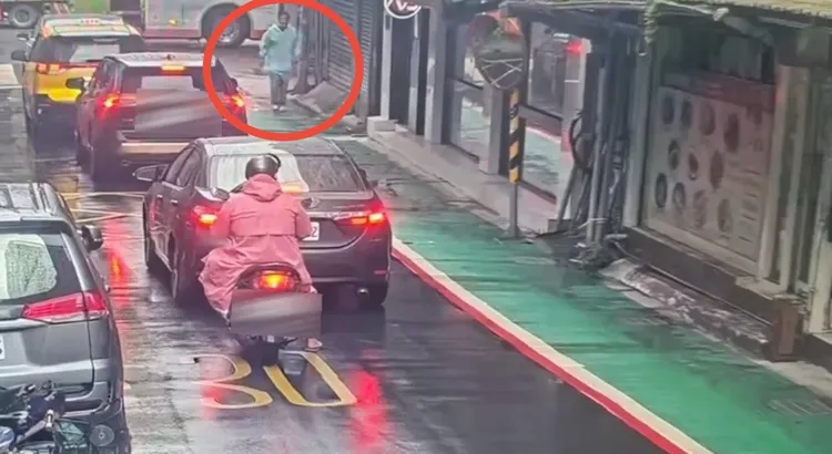 杨男与妻吵架后离去。翻摄画面