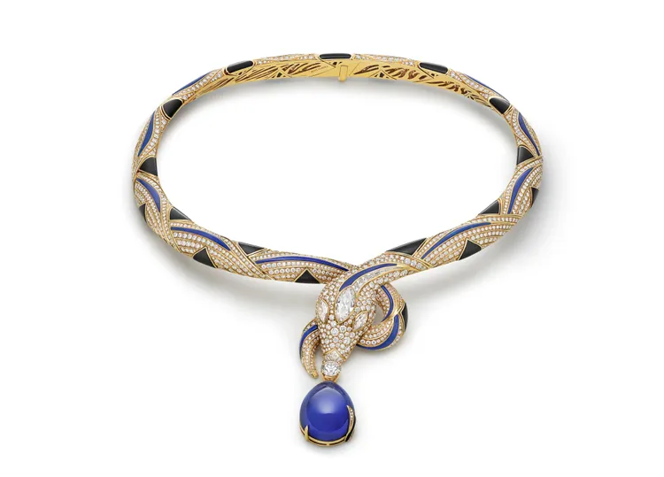 BVLGARI Serpenti頂級黃K金青金石、縞瑪瑙、坦桑石與鑽石項鍊。品牌提供