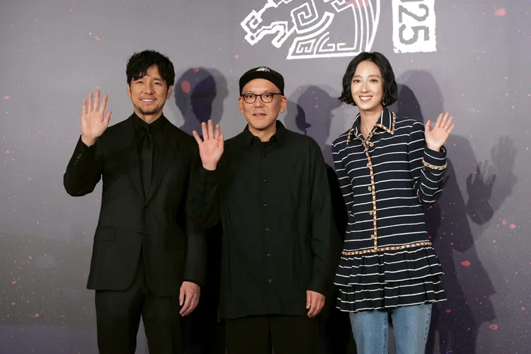 西島秀俊（左起）、導演真利子哲和桂綸鎂。彭欣偉攝