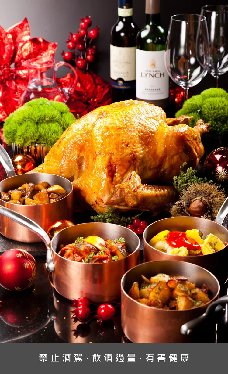 台北晶華酒店於感恩節期間，再度推出年年熱銷的「爐烤火雞」禮籃，外皮金黃酥香、肉質鮮嫩多汁，搭配主廚特製醬汁，重現最道地傳統的滋味，每份5680元。台北晶華提供