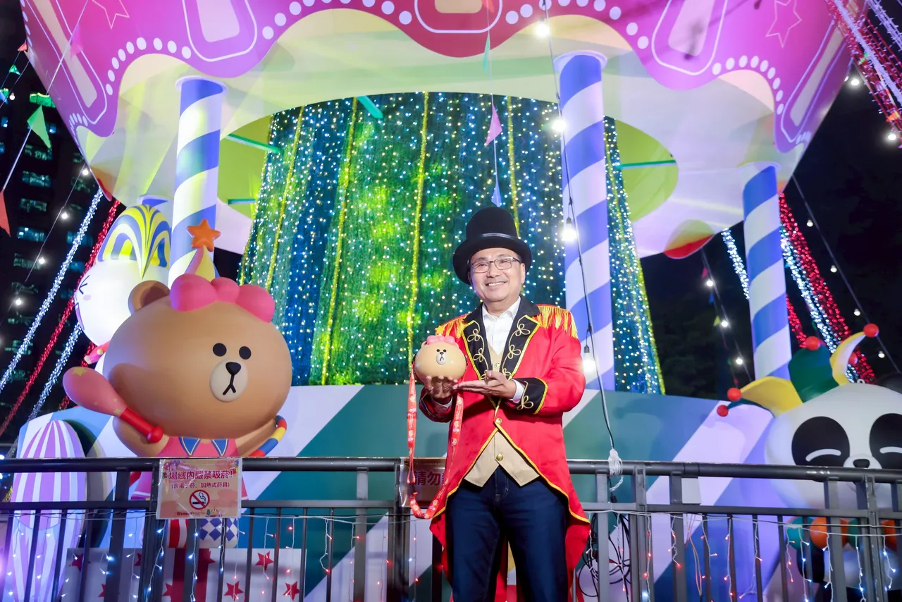 开城之夜仿佛置身马戏嘉年华，民众沉浸式感受马戏独特的魅力与热力。市府提供