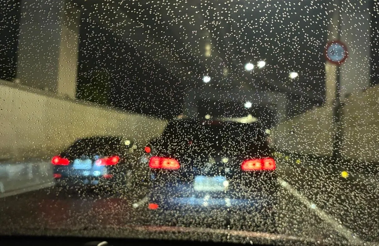 通勤族昨天晚間在南港汐止間塞車。翻攝自sweet7128