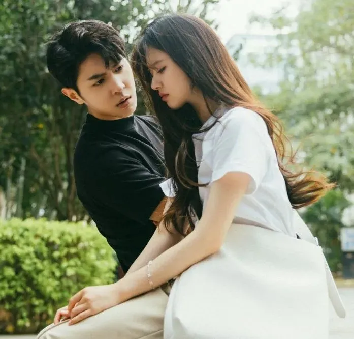 馬伯騫（左）在《偷偷藏不住》與趙露思的兄妹情很逗趣。