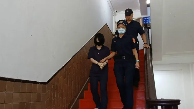 邓如惠狠心烧死女友3岁幼女，寻求女友原谅和解不成，被依成年人故意对儿童犯杀人等罪判20年定谳。读者提供