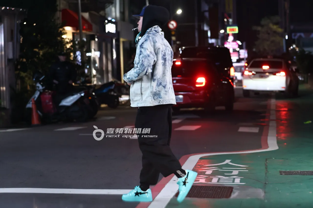 團員Taboo回到服飾店與大家會合。特勤中心攝