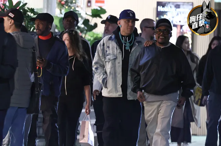嘻哈天團黑眼豆豆現身台北東區街頭。特勤中心攝