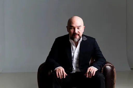 辛龙中1.2亿元奖金也唤不回亡妻　低沉嗓音催人泪：爱要多少岁月才能放下