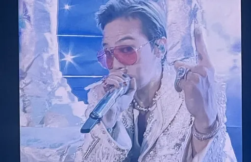 直击｜GD被4万人喊龙哥嗨回「我知道大哥」！李洙赫大巨蛋全勤相挺