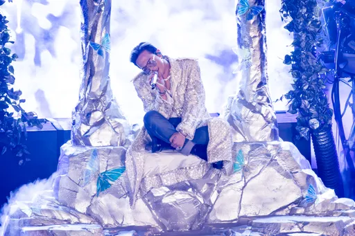 直击｜GD被4万人喊龙哥嗨回「我知道大哥」！李洙赫大巨蛋全勤相挺