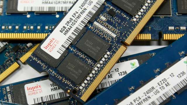 記憶體價格飆!AI伺服器需求明年不墜 PC、手機出貨量遭下修