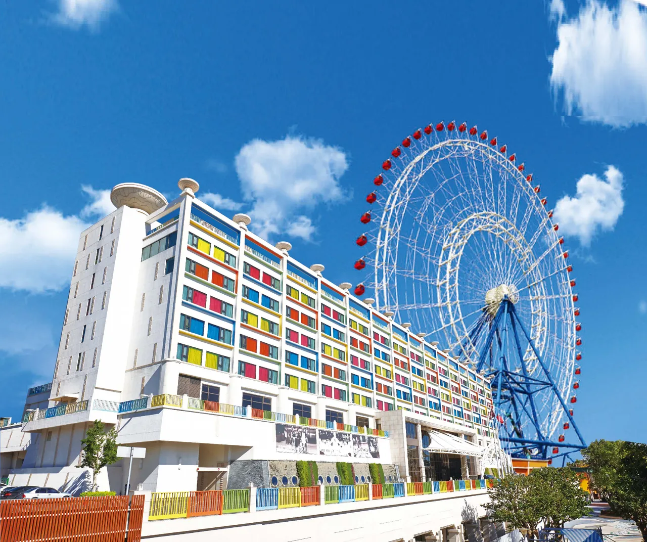 丽宝福容店三天两夜双人平日入住9,999元起，含两日双人早餐及丽宝乐园门票来抢客。业者提供