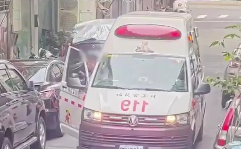 刘妇在北市松山区住处闷死身障儿，119获报后前往急救送医。翻摄画面